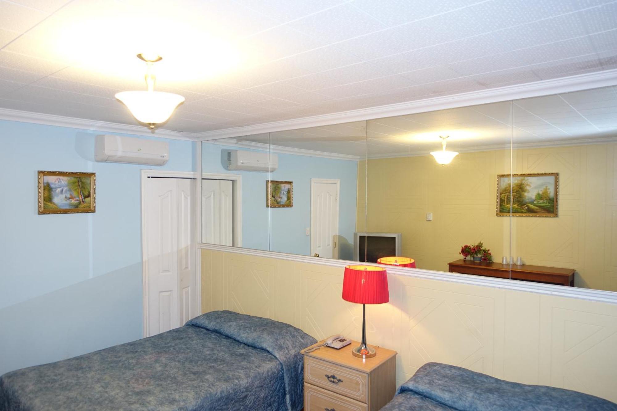 Motel Pierre Montréal Szoba fotó